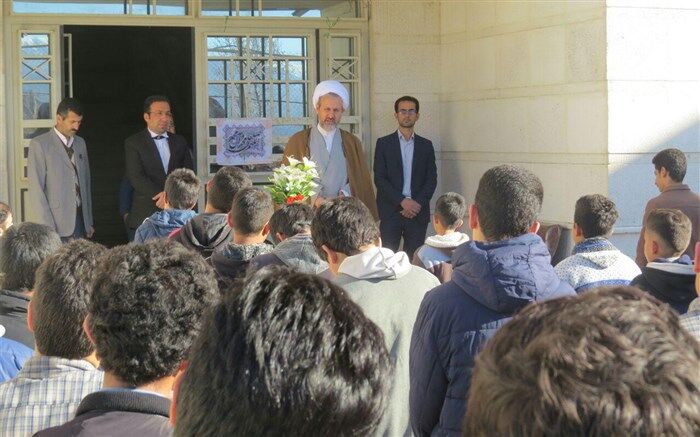 هر روز ما باید با یاد شهدا و با نگاه به شهدا همراه باشد