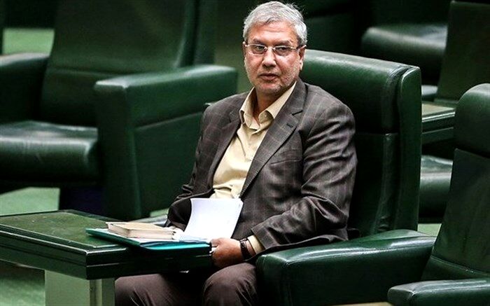 علی ربیعی بر سر «کار» ماند