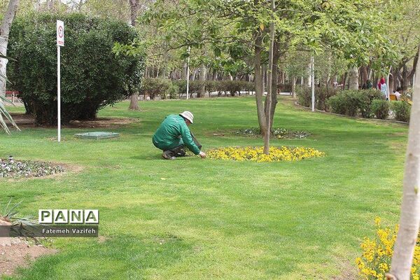 پارک لاله تهران در بهار طبیعت