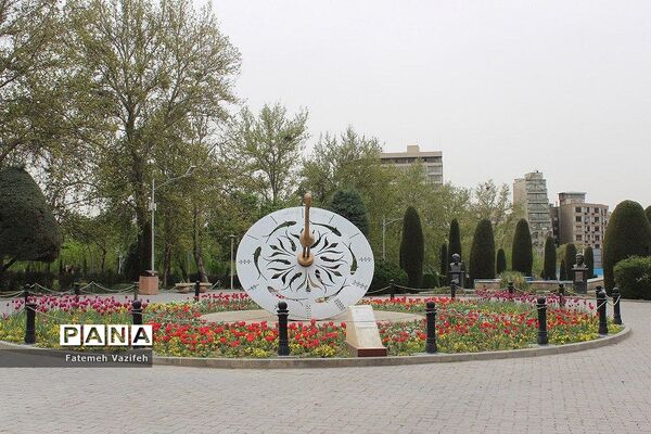 پارک لاله تهران در بهار طبیعت