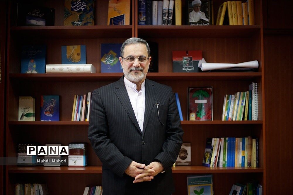 بطحایی: ایجاد نشاط و مهارت آموزی دانش‌آموزان مطالبات رئیس‌جمهوری از بنده است/ مطالعه اشعار سهراب سپهری را به نسل جدید توصیه می‌کنم