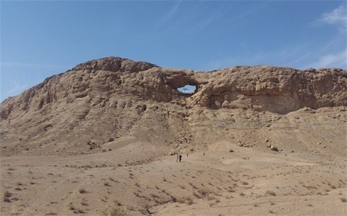 سنگ سوراخ، کوهی دیدنی در فردوس