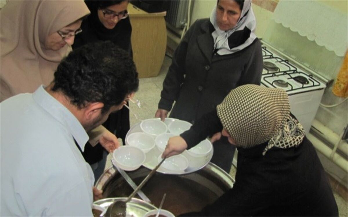 استقبال دانش آموزان دبیرستان دخترانه هفده شهریور شهرستان فیروزکوه از آخرین چهارشنبه سال