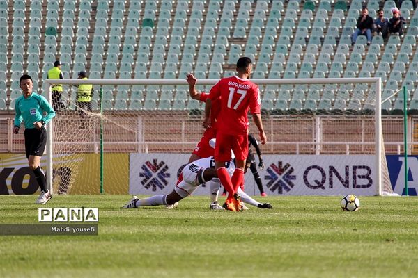 دیدار تیم‌های فوتبال تراکتورسازی ایران و الجزیره امارات