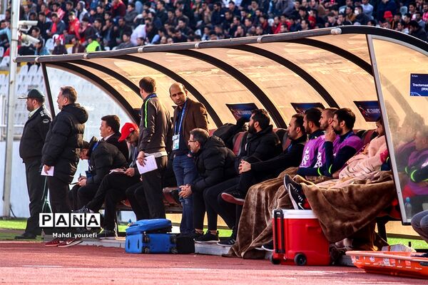 دیدار تیم‌های فوتبال تراکتورسازی ایران و الجزیره امارات