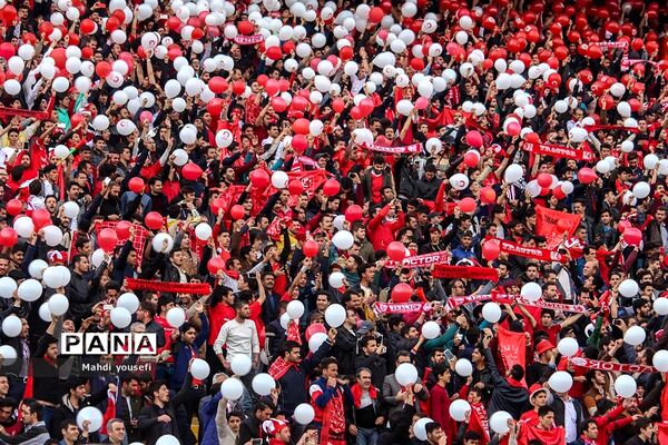 دیدار تیم‌های فوتبال تراکتورسازی ایران و الجزیره امارات