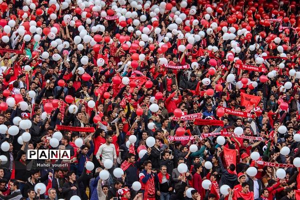 دیدار تیم‌های فوتبال تراکتورسازی ایران و الجزیره امارات