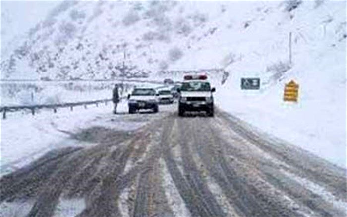 بارش برف محورهای شمالی استان تهران را سفید پوش کرد