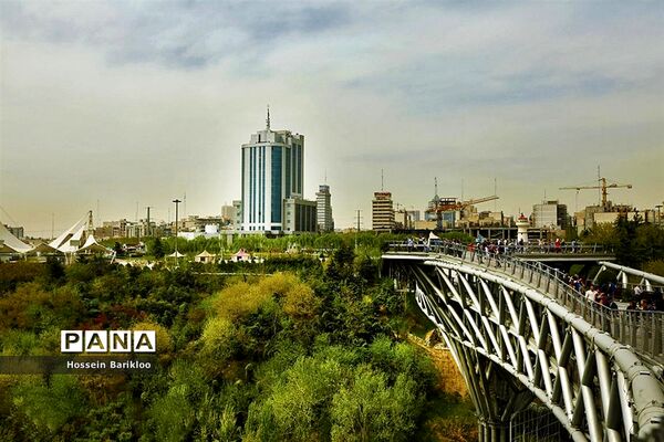 پل طبیعت تهران در نوروز