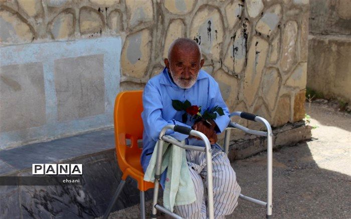 روز پدر با طعم دلتنگی در خانه سالمندان فردوس