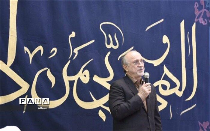 حضور استاندار البرز در جمع معتکفین مصلی و مسجد جامع کرج
