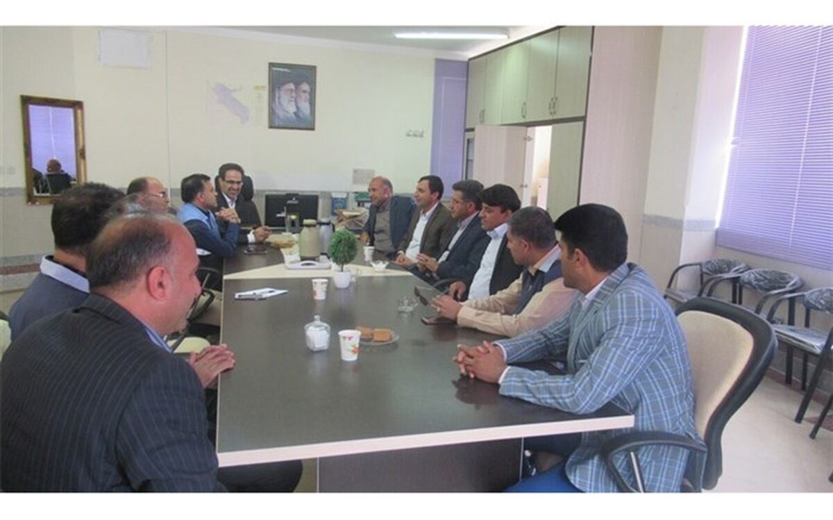 حضور مدیرکل میراث فرهنگی، صنایع دستی و گردشگری استان و فرماندار شهرستان بدره در ستاد اسکان مدیریت آموزش و پرورش بدره