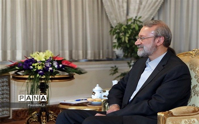 لاریجانی: تمام دستگاه ها باید پشتیبان سرمایه گذاران باشند