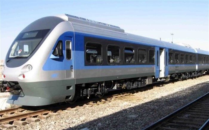 معاون مدیرعامل راه آهن خبر داد: افزایش ۵۰ درصدی ظرفیت قطار حومه‌ای تهران- قم