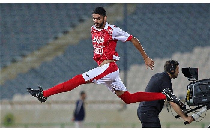 بازیکن جوان پرسپولیس نخستین کتاب شعرش را منتشر می کند