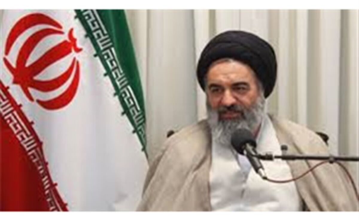 نماینده ولی فقیه درکردستان: هنر انقلاب اسلامی بر مبنای عقل و تعهد به فطرت انسانی پایه ریزی شده است
