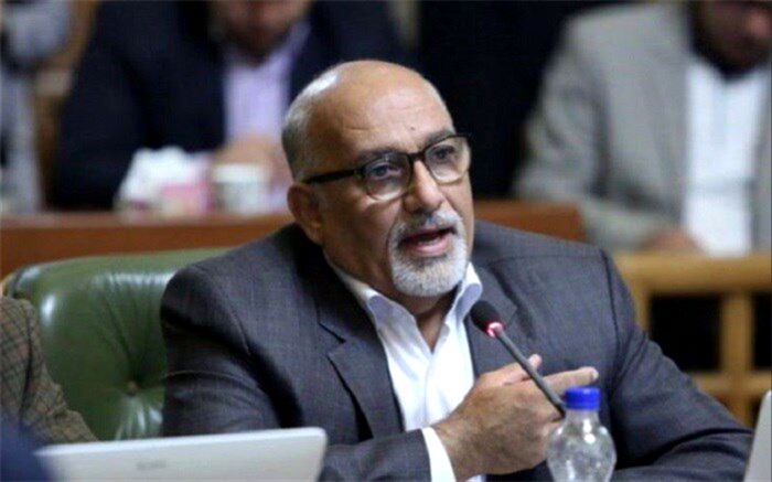 عضو شورای شهر تهران خبر داد: برخورد بازرسی شهرداری با مامورانی که از دستفروشان باج می‌گیرند
