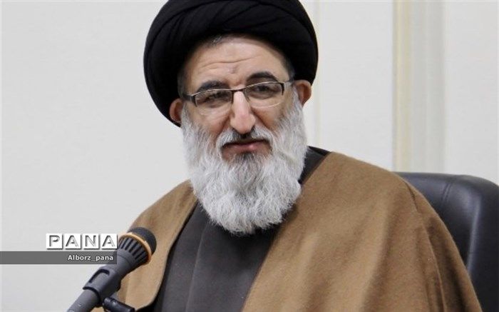 شعرا نقش عمده ای در زمینه فرهنگ سازی ایفا می کنند