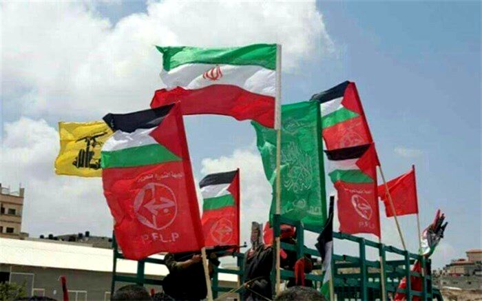 پاسخ سوری ها به تجاوز آمریکا؛ پرچم ایران و کشورهای محور مقاومت در دمشق برافراشته شد
