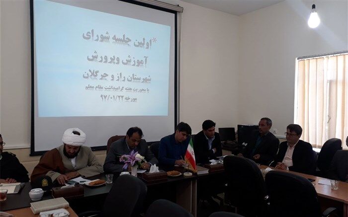 معلمان محور تحول و پیشرفت در جامعه هستند