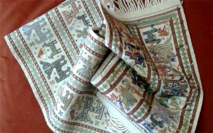 استاد گروه فرش دانشگاه کاشان دو نشان ملی مرغوبیت در رشته گلیم را دریافت کرد