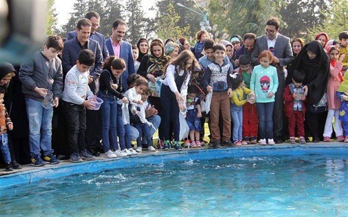 آملی‌ها ماهی‌‌های قرمز سفره‌های هفت‌سین خود را به آب سپردند