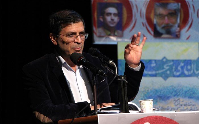 طنز‌پرداز باید پاسدار زبان فارسی باشد