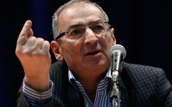 زیباکلام: مرتضوی انگلیسی بلد نیست که خارج برود، به زودی پیدایش می‌شود