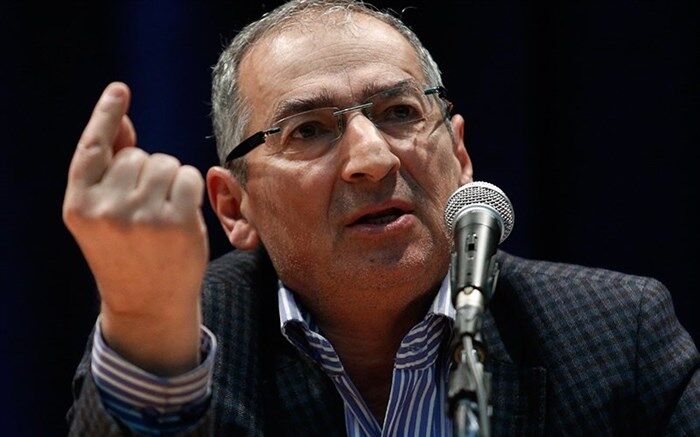 زیباکلام: مرتضوی انگلیسی بلد نیست که خارج برود، به زودی پیدایش می‌شود