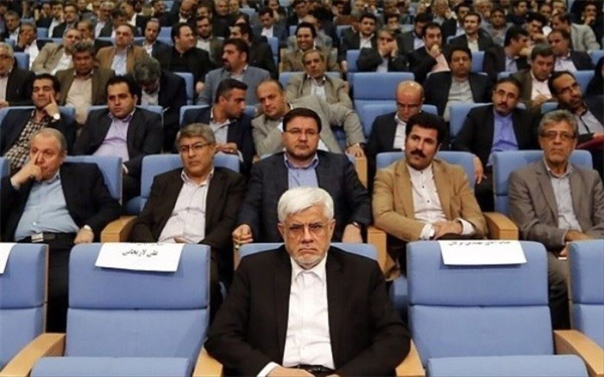 واکنش تابش به احتمال شهردار شدن رئیس فراکسیون امید؛ نمایندگان اصرار دارند عارف در مجلس  بماند
