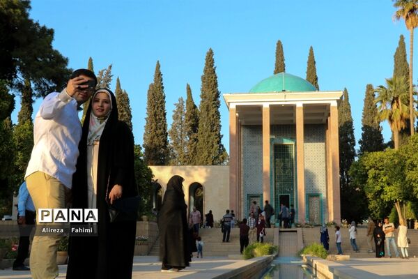 دلربایی گنبد فیروزه ای شیراز