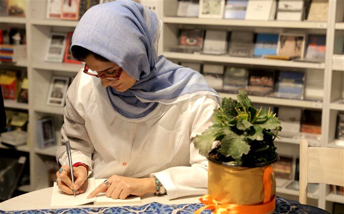 کتاب «خرده روایت های بی زن و شوهری» در شهرکتاب فرشته رونمایی شد