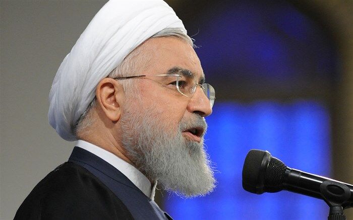 انتقاد روحانی  از روزه سکوت مدیران دولتی : هر کس نمی‌تواند یا هراس دارد باید صندلی خود را را رها کند