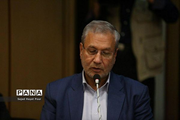 سفر علی ربیعی وزیر کار و امور اجتماعی به قم و دیدار با مراجع عظام تقلید