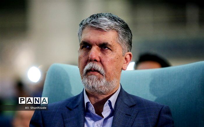وزیر فرهنگ: هنوز به نتیجه‌ای در رابطه وضعیت سینماگر ممنوع‌کار و خروج وی از کشور نرسیده‌ایم