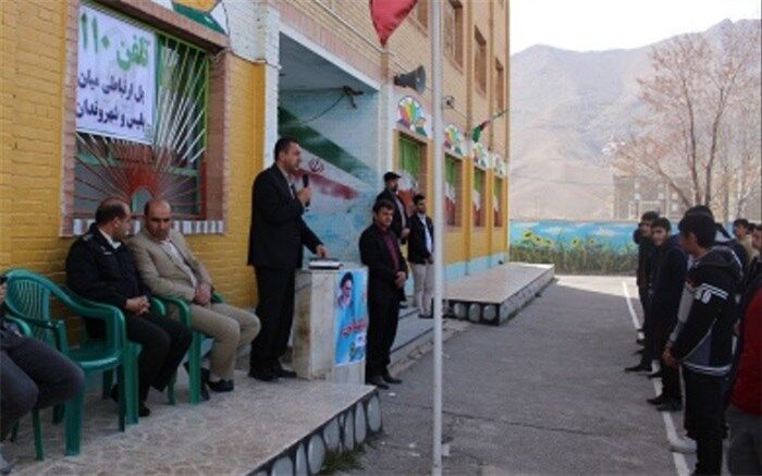 برگزاری کارگاه آموزشی آسیب های اجتماعی در مدرسه امام علی (ع) فیروزکوه