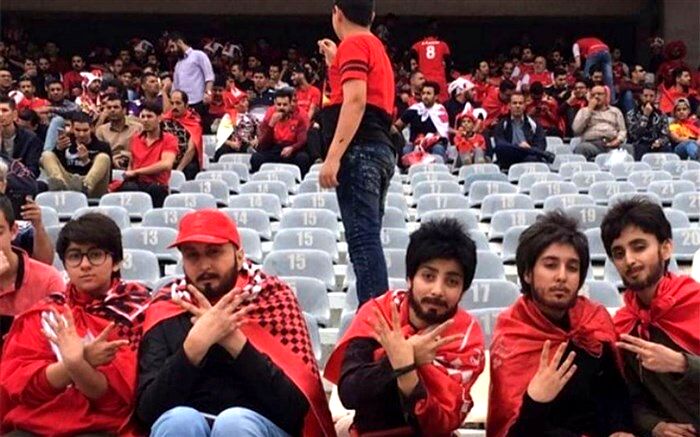 بازرسی ویژه برای جلوگیری از ورود دختران به آزادی!