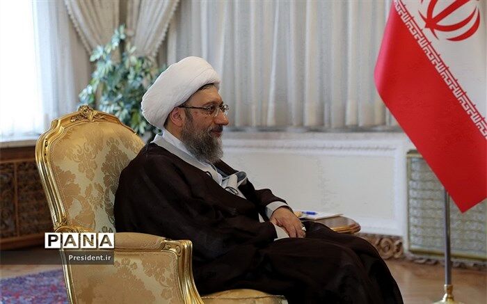 آیت الله آملی لاریجانی: با همدلی و تفاهم قوا مشکلات حل می‌شود