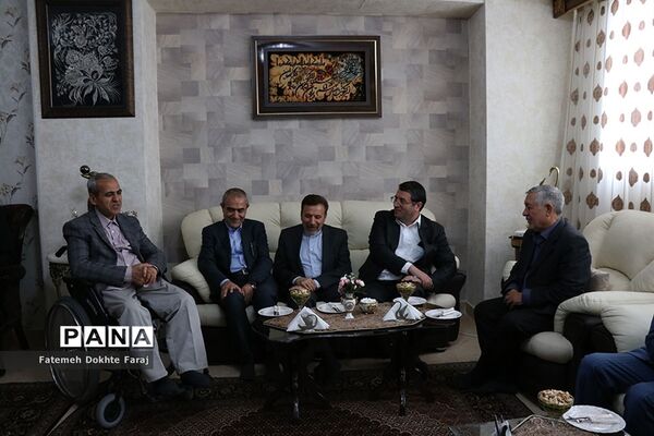 دیدار رئیس دفتر رئیس جمهور با خانواده های شهیدان مدافع حرم و جانبازان سرافراز اسلام و کارگر نمونه سال 96