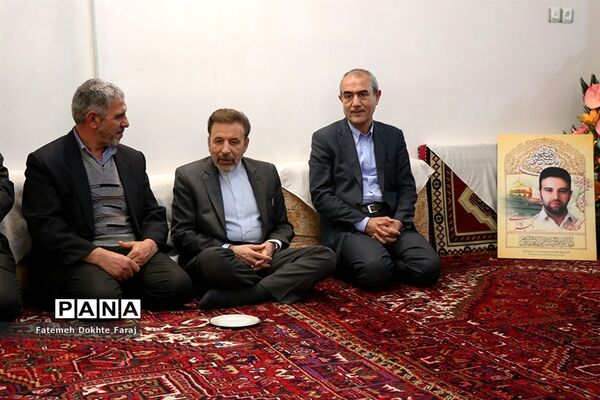 دیدار رئیس دفتر رئیس جمهور با خانواده های شهیدان مدافع حرم و جانبازان سرافراز اسلام و کارگر نمونه سال 96