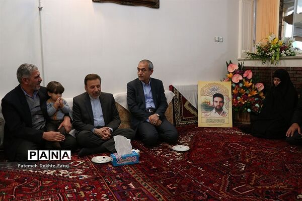 دیدار رئیس دفتر رئیس جمهور با خانواده های شهیدان مدافع حرم و جانبازان سرافراز اسلام و کارگر نمونه سال 96