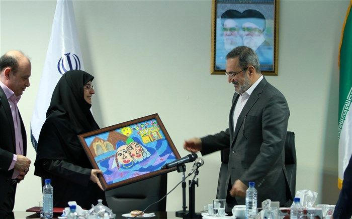 هدیه دانش‌‌آموز زلزله‌زده کرمانشاهی به وزیر آموزش‌و‌پرورش +‌ تصویر