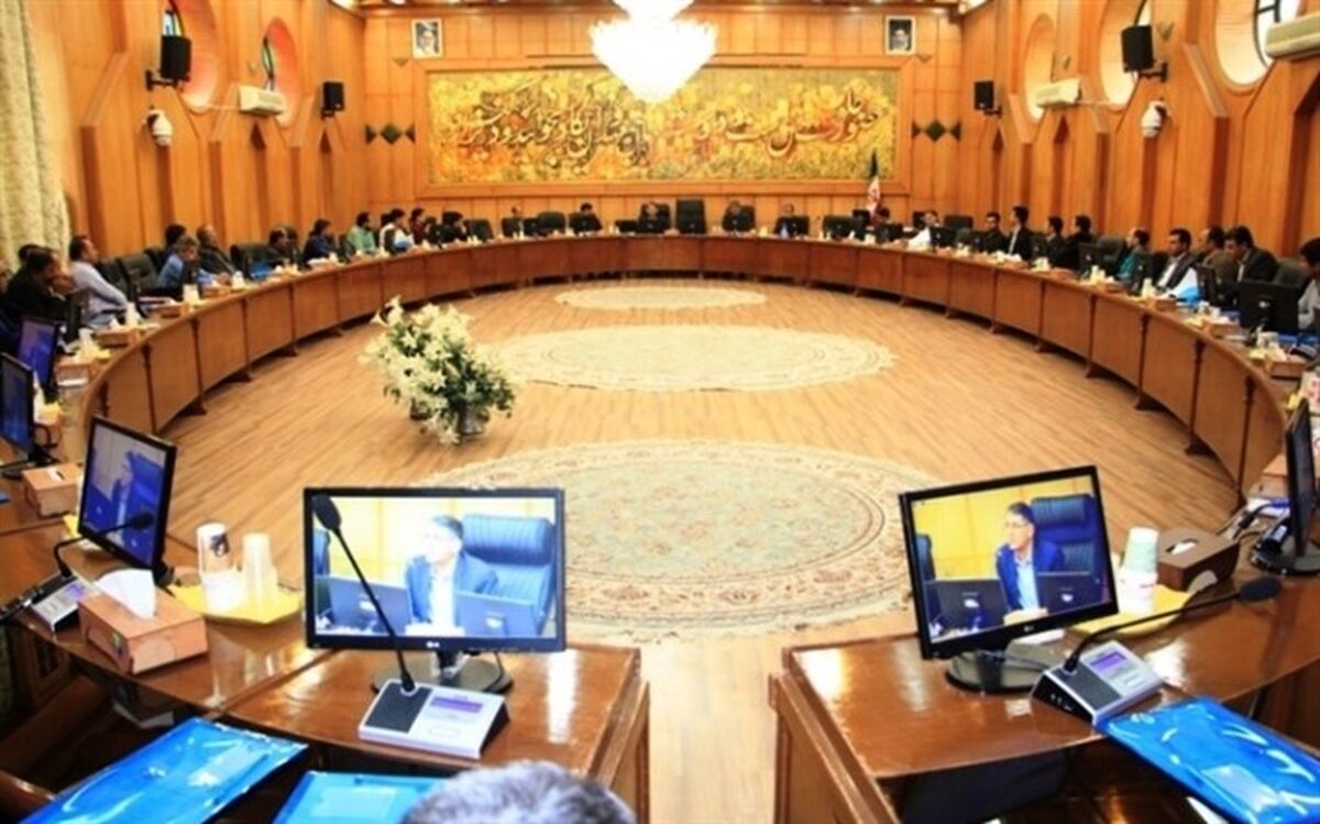 معاون توسعه مدیریت آموزش و پرورش فارس: محتوای آموزشی باید از حالت متمرکز خارج و  بومی‌سازی شود