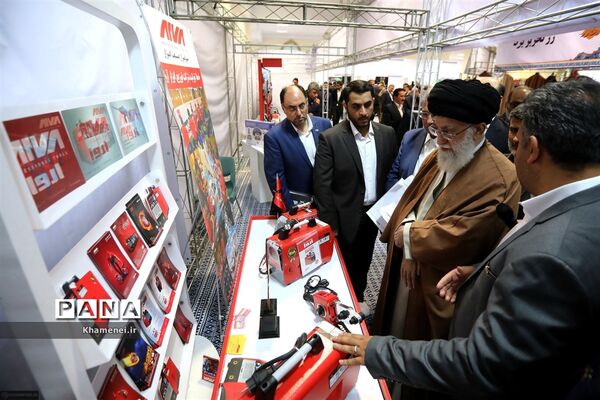 بازدید رهبر انقلاب از نمایشگاه کالای ایرانی