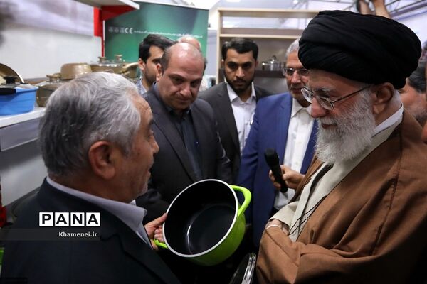 بازدید رهبر انقلاب از نمایشگاه کالای ایرانی