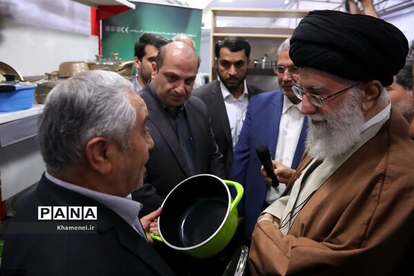 بازدید رهبر انقلاب از نمایشگاه کالای ایرانی