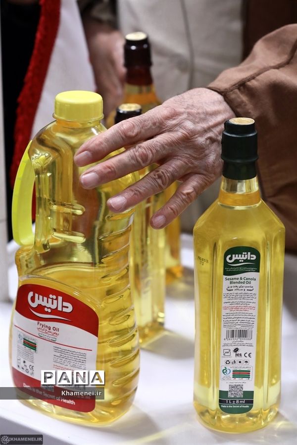 بازدید رهبر انقلاب از نمایشگاه کالای ایرانی