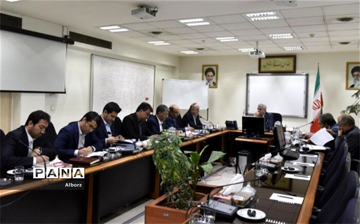 بررسی وضعیت آب و برق استان البرز در نشست استاندار با وزیر نیرو