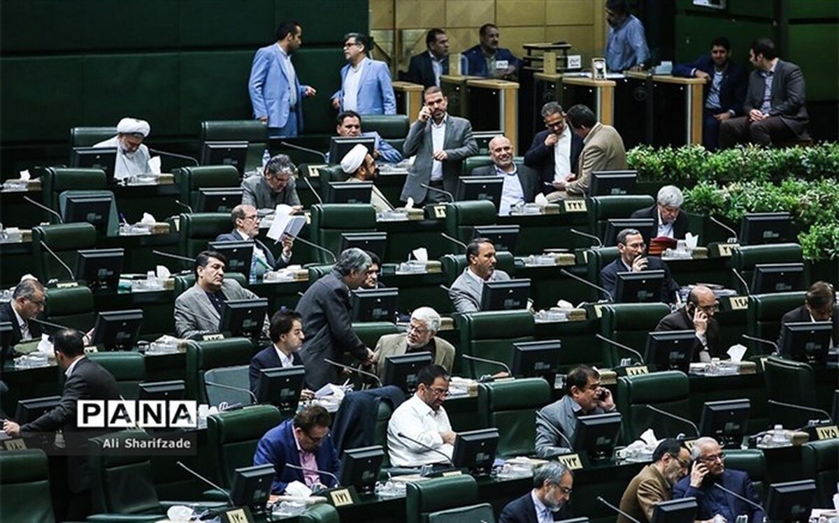 عراقچی و کرباسیان در مجلس حاضر شدند