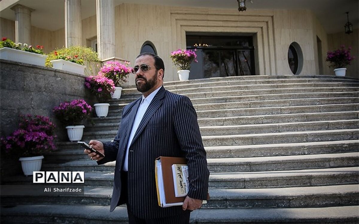 واکنش معاون پارلمانی رئیس جمهوری به آتش زدن برجام و پرچم آمریکا در مجلس